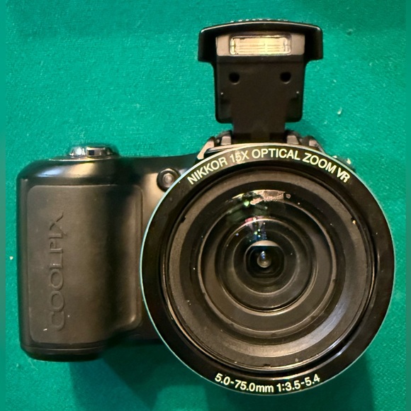 Nikon Coolpix L100 Digital Bridge Camera, Excellent, Clean, Tested, Working !!!! - Picture 1 of 13